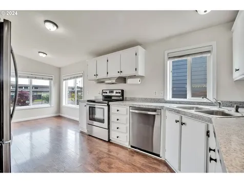 710 Schlador Street Silverton OR 97381