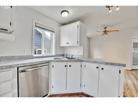 710 Schlador Street Silverton OR 97381