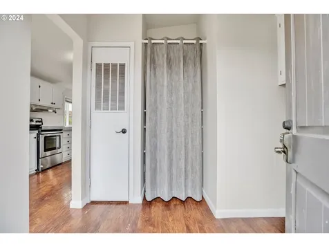 710 Schlador Street Silverton OR 97381