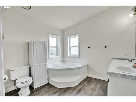 710 Schlador Street Silverton OR 97381