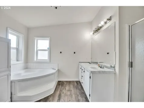 710 Schlador Street Silverton OR 97381