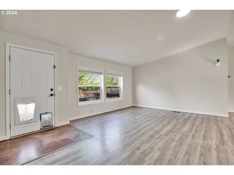 710 Schlador Street Silverton OR 97381