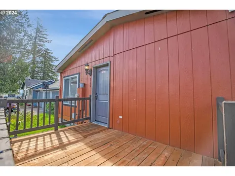 710 Schlador Street Silverton OR 97381