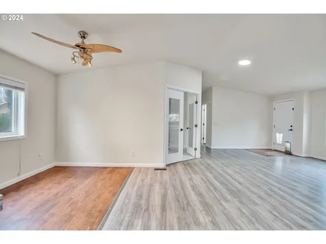 710 Schlador Street Silverton OR 97381