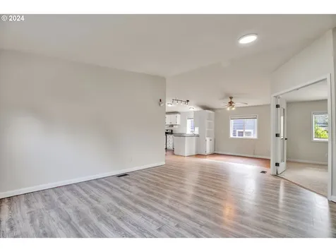 710 Schlador Street Silverton OR 97381