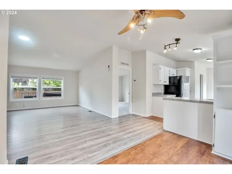 710 Schlador Street Silverton OR 97381