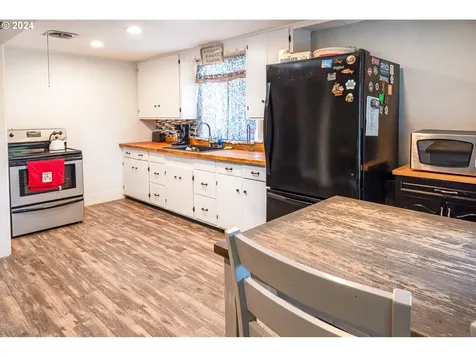 1223 Tamarack Street Sweet Home OR 97386