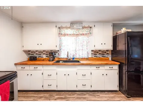 1223 Tamarack Street Sweet Home OR 97386