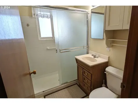 1385 Rainier Road Woodburn OR 97071
