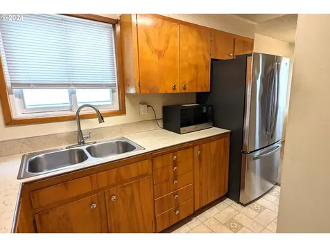 1385 Rainier Road Woodburn OR 97071