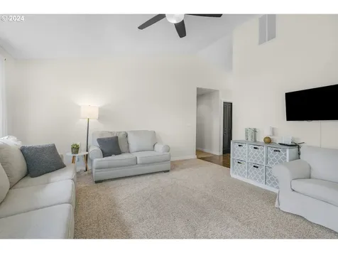 566 Ne Hilltop Court Sublimity OR 97385