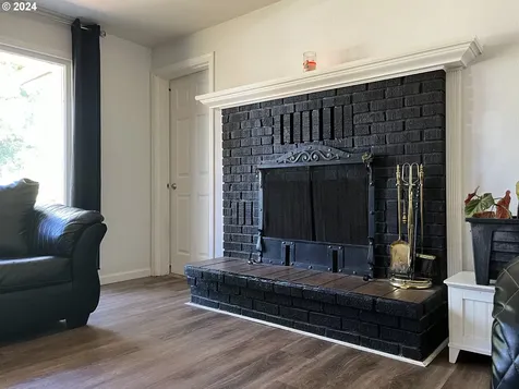 1045 Pennoyer Avenue Cottage Grove OR 97424