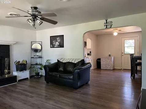 1045 Pennoyer Avenue Cottage Grove OR 97424