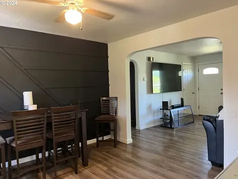 1045 Pennoyer Avenue Cottage Grove OR 97424