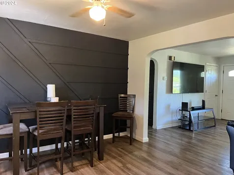 1045 Pennoyer Avenue Cottage Grove OR 97424