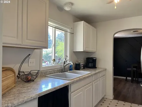 1045 Pennoyer Avenue Cottage Grove OR 97424