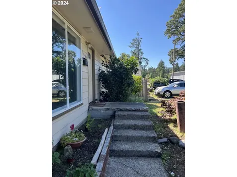 1045 Pennoyer Avenue Cottage Grove OR 97424