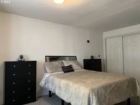 1045 Pennoyer Avenue Cottage Grove OR 97424