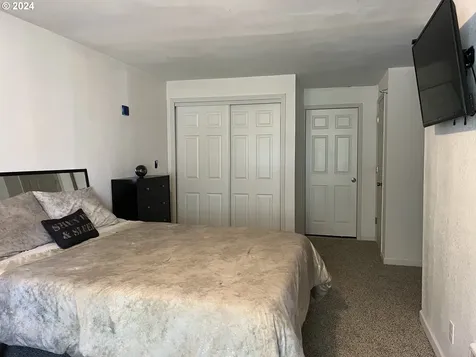 1045 Pennoyer Avenue Cottage Grove OR 97424