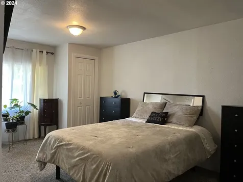 1045 Pennoyer Avenue Cottage Grove OR 97424