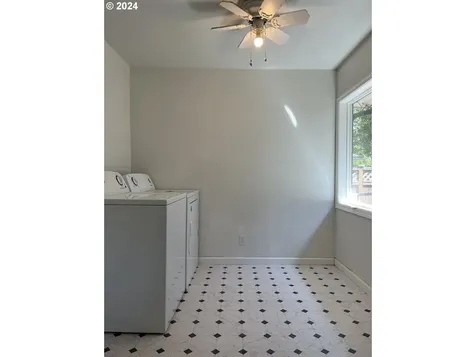 1045 Pennoyer Avenue Cottage Grove OR 97424