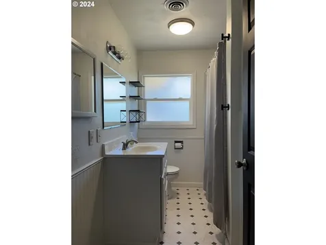 1045 Pennoyer Avenue Cottage Grove OR 97424