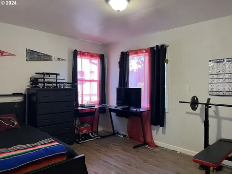 1045 Pennoyer Avenue Cottage Grove OR 97424