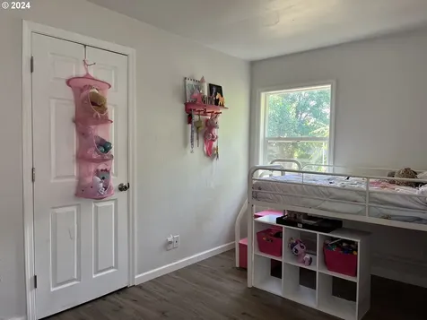 1045 Pennoyer Avenue Cottage Grove OR 97424