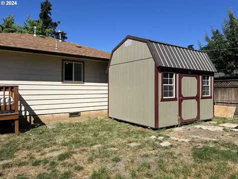 1045 Pennoyer Avenue Cottage Grove OR 97424