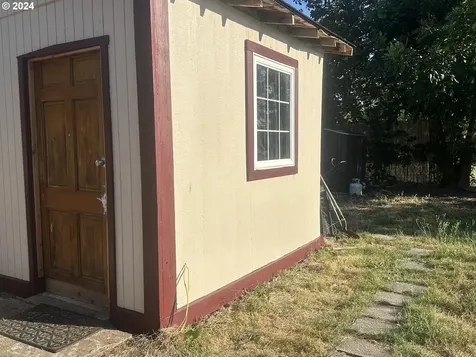 1045 Pennoyer Avenue Cottage Grove OR 97424