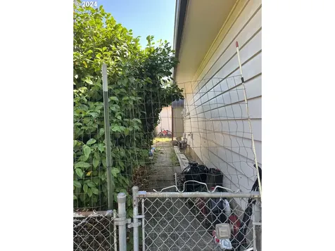 1045 Pennoyer Avenue Cottage Grove OR 97424