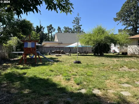 1045 Pennoyer Avenue Cottage Grove OR 97424