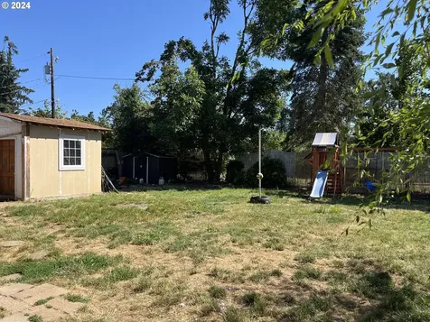 1045 Pennoyer Avenue Cottage Grove OR 97424