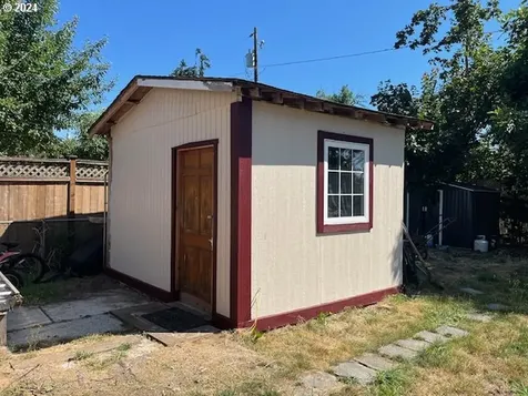 1045 Pennoyer Avenue Cottage Grove OR 97424
