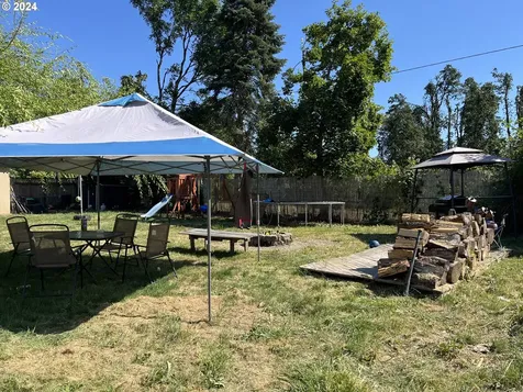 1045 Pennoyer Avenue Cottage Grove OR 97424