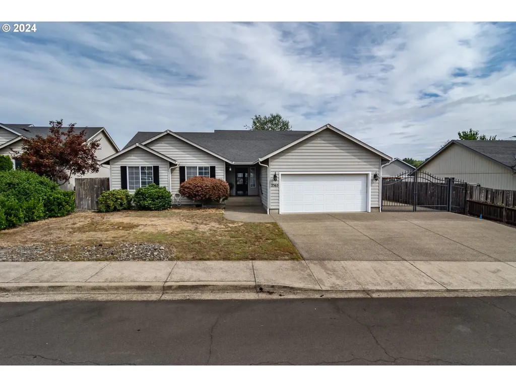 2565 Golfview Avenue Sutherlin OR 97479