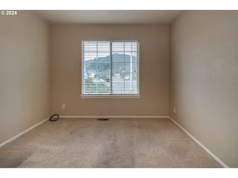 2565 Golfview Avenue Sutherlin OR 97479