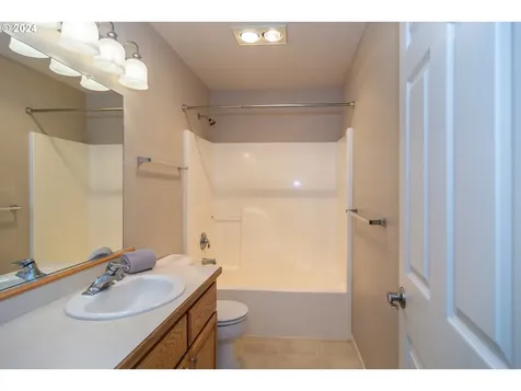 2565 Golfview Avenue Sutherlin OR 97479