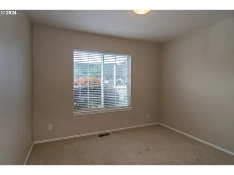 2565 Golfview Avenue Sutherlin OR 97479