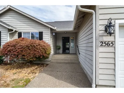 2565 Golfview Avenue Sutherlin OR 97479