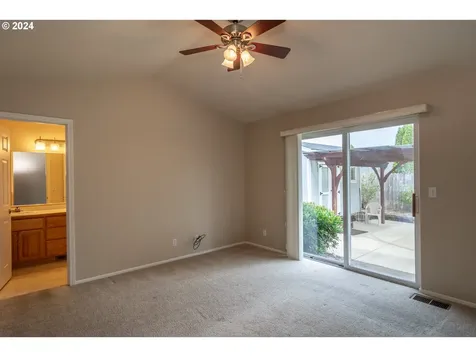 2565 Golfview Avenue Sutherlin OR 97479