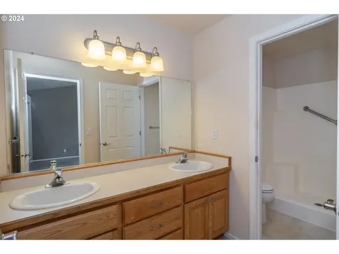 2565 Golfview Avenue Sutherlin OR 97479