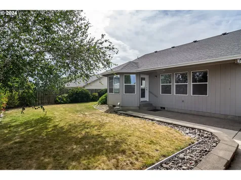 2565 Golfview Avenue Sutherlin OR 97479
