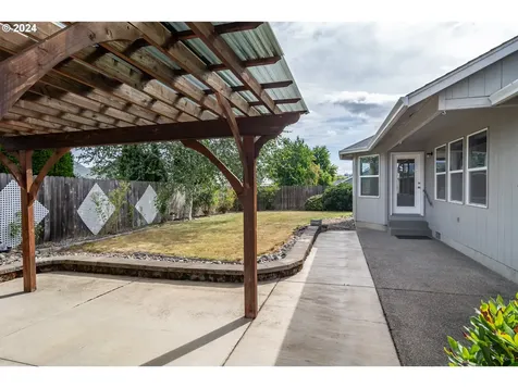 2565 Golfview Avenue Sutherlin OR 97479