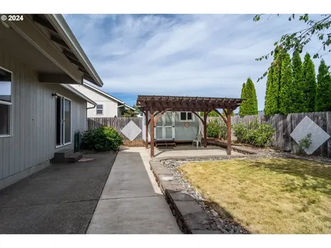 2565 Golfview Avenue Sutherlin OR 97479