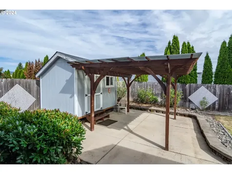 2565 Golfview Avenue Sutherlin OR 97479