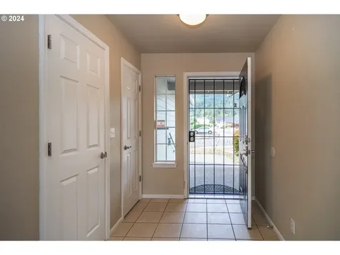 2565 Golfview Avenue Sutherlin OR 97479