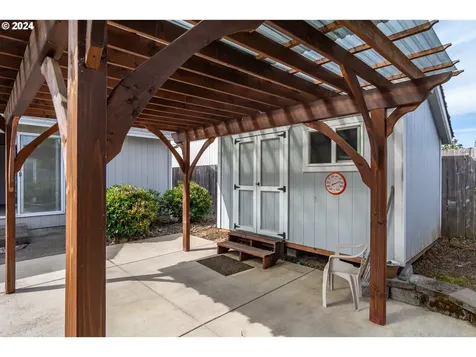 2565 Golfview Avenue Sutherlin OR 97479
