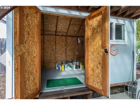 2565 Golfview Avenue Sutherlin OR 97479