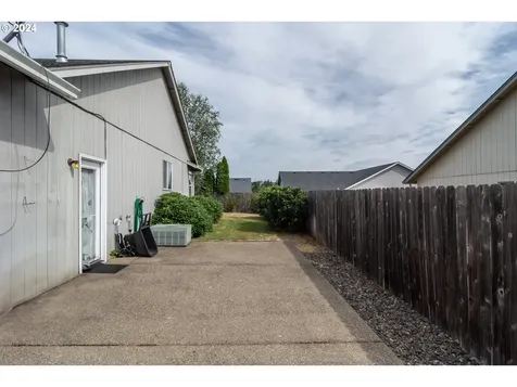 2565 Golfview Avenue Sutherlin OR 97479